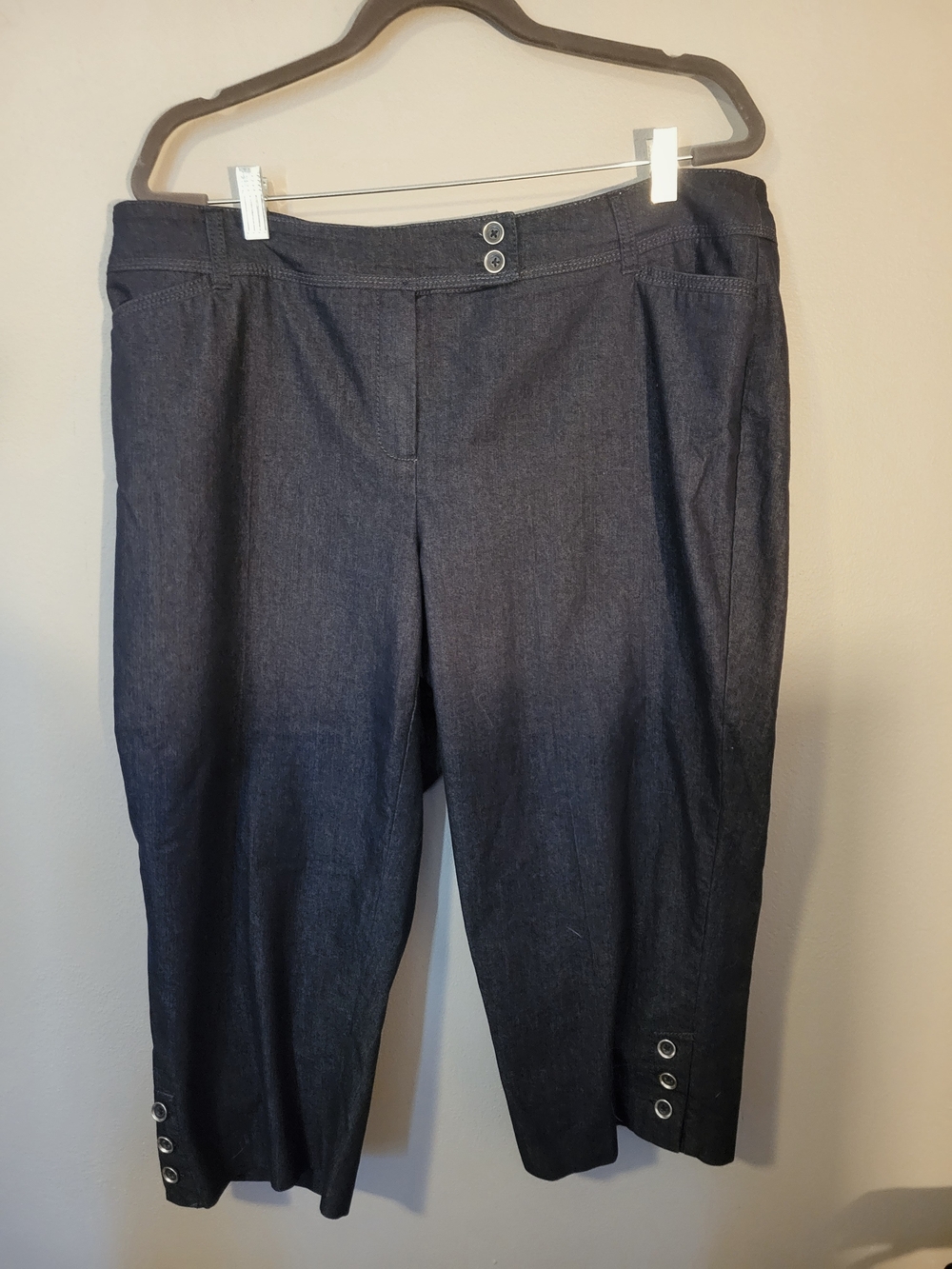 Dressbarn Dark Indigo Cropped Capri Pants with Button Hem